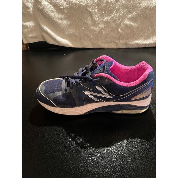 Size 9.5 - New Balance 1540v2 Blue - Picture 2 of 16